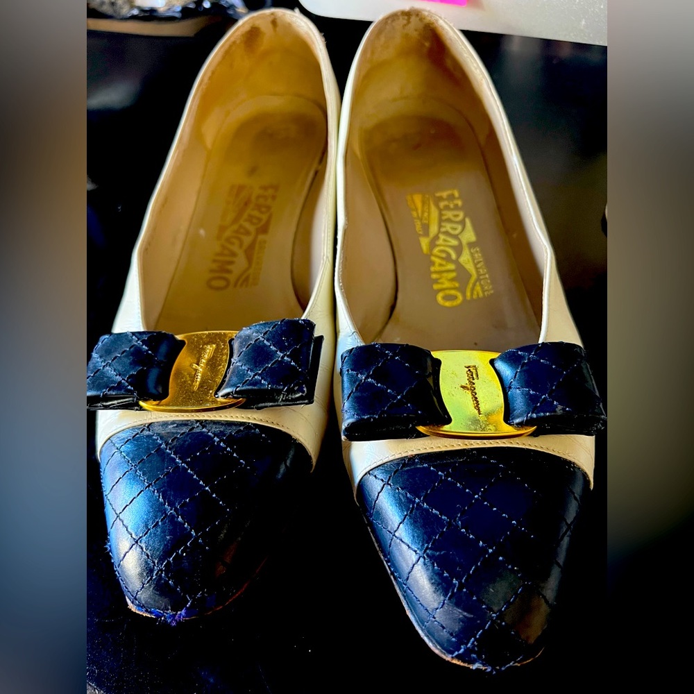 Salvatore Ferragamo Vintage Heels Cream Leather Navy Quilted Cap Toe Bow 7.5C
